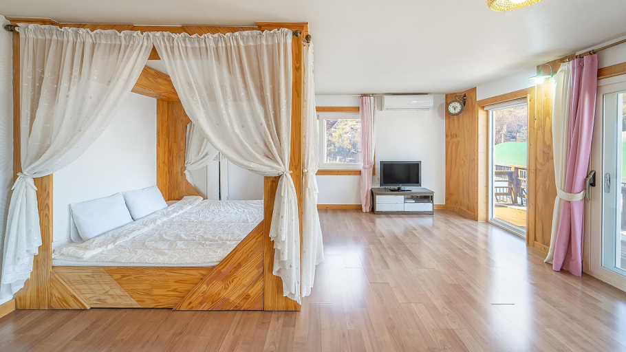 Bedroom 3, Ganghwa Herb Pension, Ganghwa