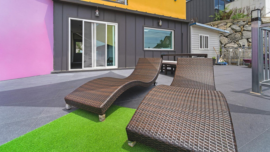 Exterior & Views 2, Namhae Gooreamyelmae Pension, Namhae