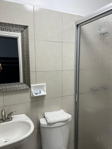 Bathroom 5, Hotel Alexander, Puerto Peñasco