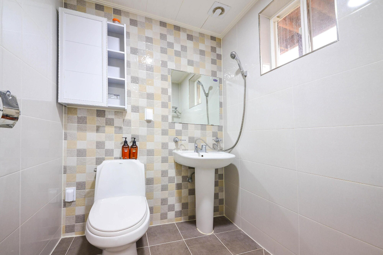 Bathroom, Samcheok Good Friend Pension, Samcheok