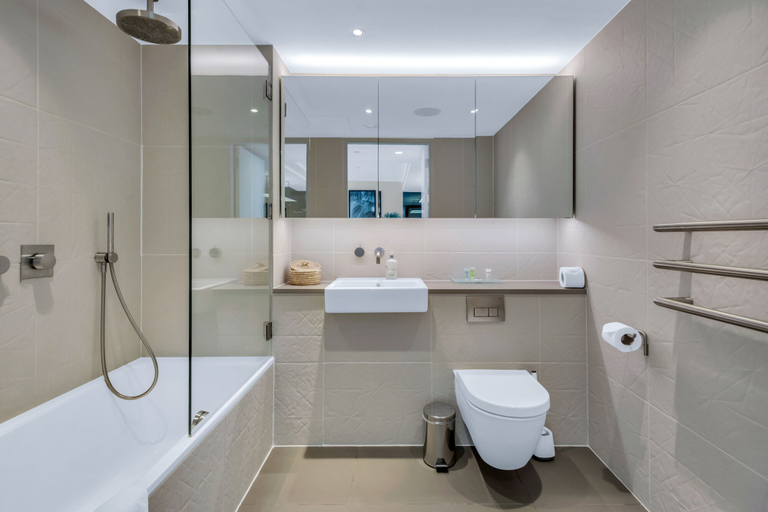Bathroom 4, Modern 1 Bedroom Apartment in Stratford, London