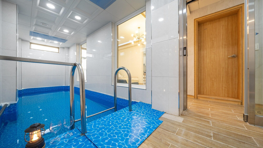 Bathroom 25