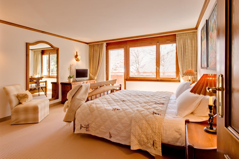 Bedroom 2, Chalet and Penthouse Zen, two Properties, 100m from Ski Lift and Piste, Visp