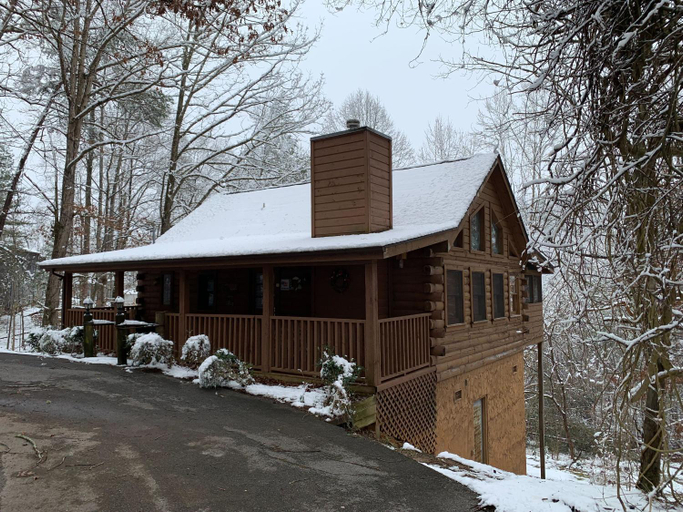 Exterior & Views 2, Romantic Mountain Shanty with Hot Tub and Fireplace, Sevier