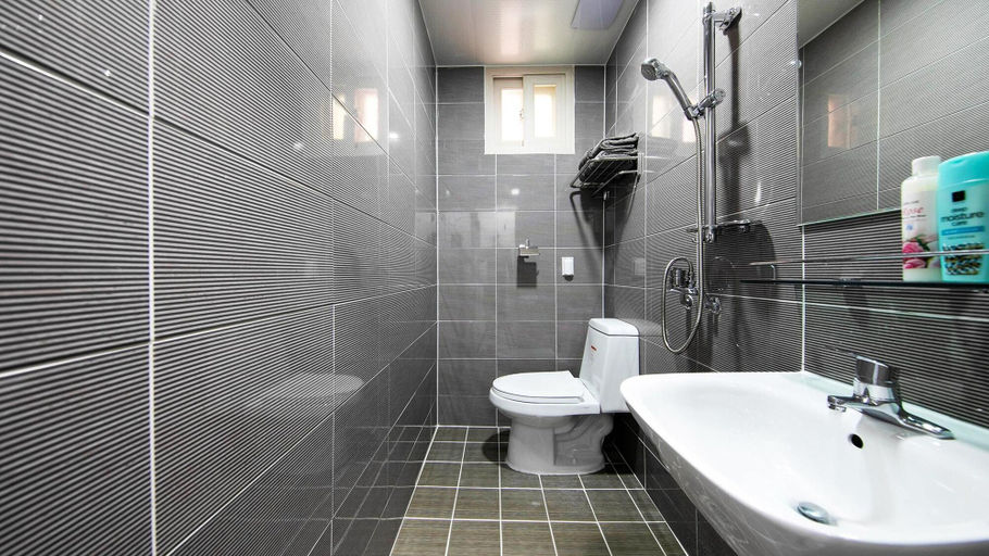 Bathroom 3, Yeosu Trip Pension, Yeosu