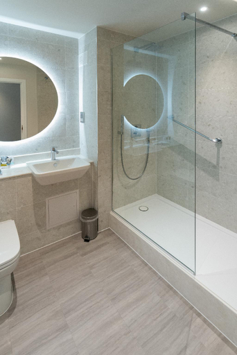 Bathroom 5, Mercure Blackburn Dunkenhalgh Hotel and Spa, Lancashire