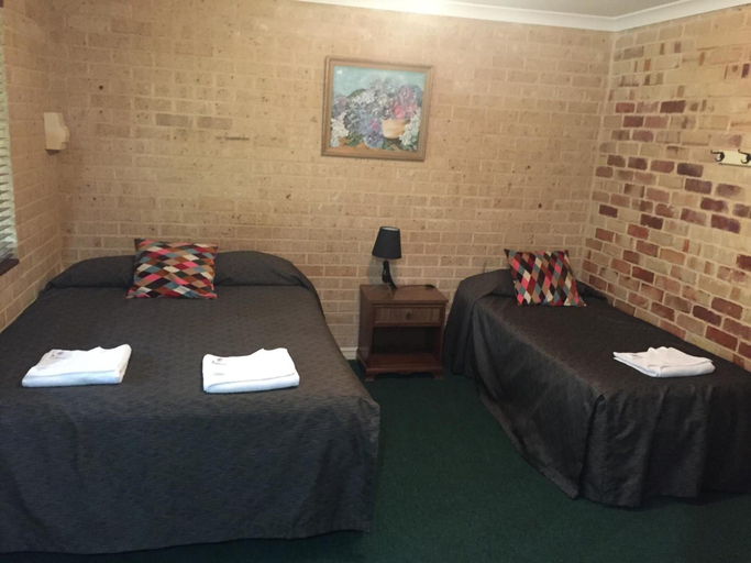 Bedroom 3, Travellers Rest Motel, Mundaring