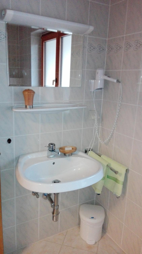 Bathroom 3, Apartment in Fresach near Ski Slopes, Villach Land