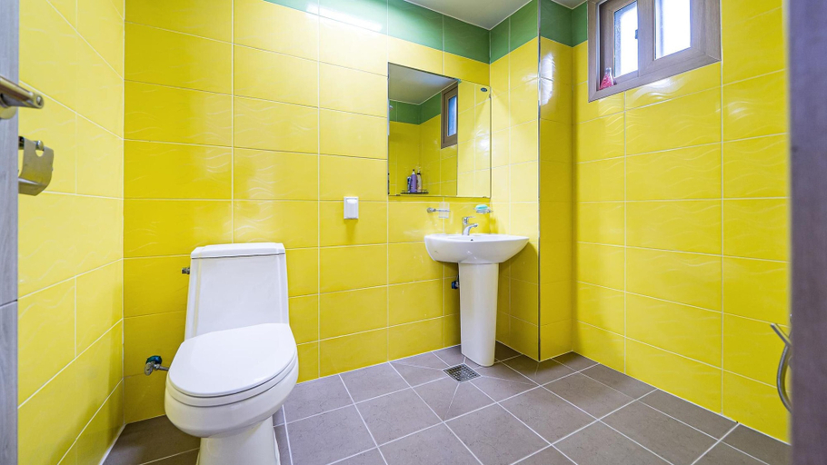 Bathroom 4, Yeongheungdo J Pension, Ongjin