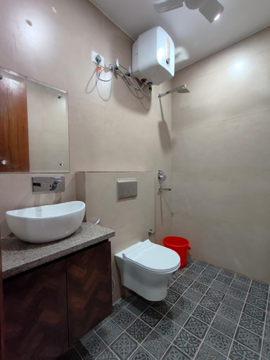 Bathroom 2, Hotel Starline Regidancy, Delhi