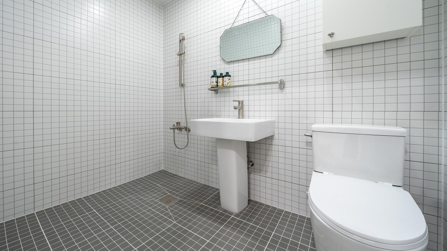 Bathroom 4, Gyeongju Hwangnaminn Pension, Gyeongju