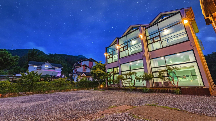Exterior & Views 2, Gapyeong Shiny Pension, Gapyeong