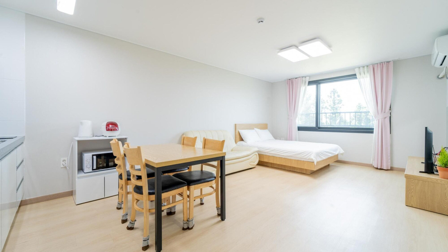 Bedroom 3, Jeju Chunjane Pension, Seogwipo