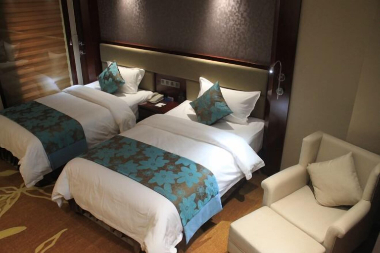 Bedroom 3, Barry Gallery along the River hotel, Tongren