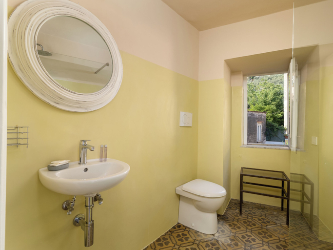 Bathroom 2, Art Room n3, Napoli