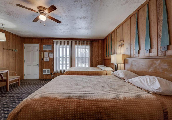Bedroom 2, Okoboji Lodge, Dickinson