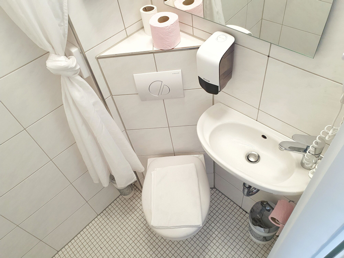 Bathroom 25