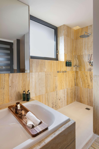 Bathroom 5, Melia Bilbao, Vizcaya