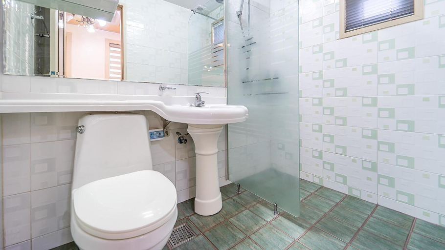 Bathroom 4, Gapyeong Maplein Pension, Gapyeong