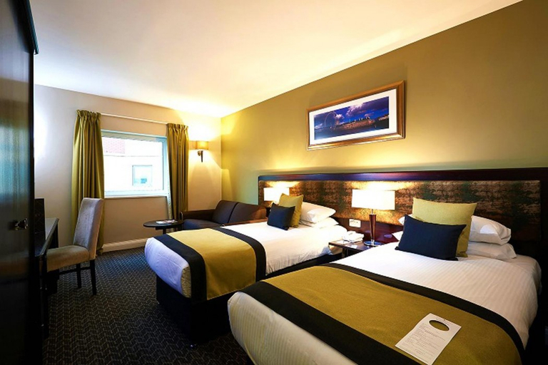 Bedroom 2, Stamford Bridge Hotel, London