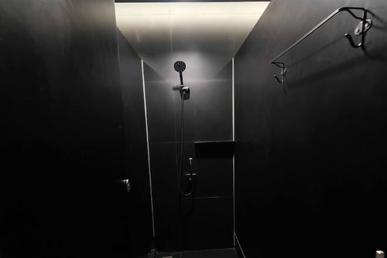 Bathroom 14