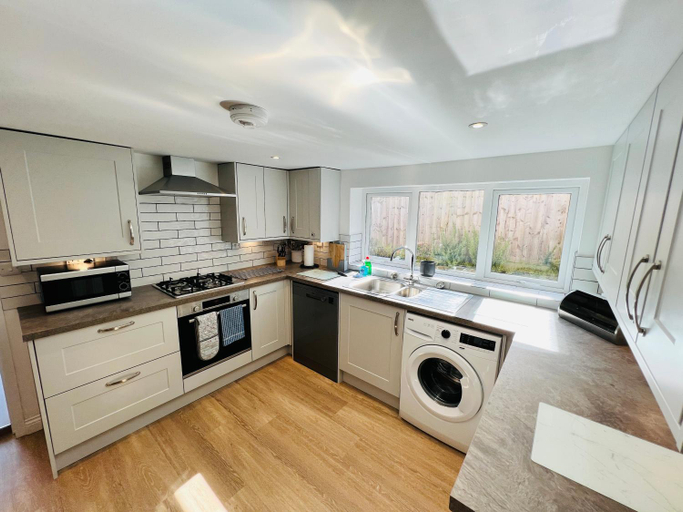 Others 5, RedButt House, Freshwater, 3 Bedrooms, WiFi, Garden, Isle of Wight