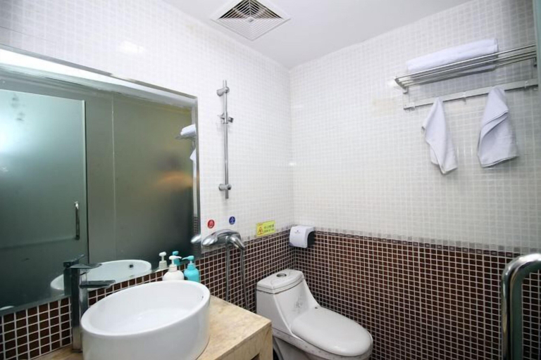 Bathroom 3, Shenzhen Banana Design Hotel, Shenzhen