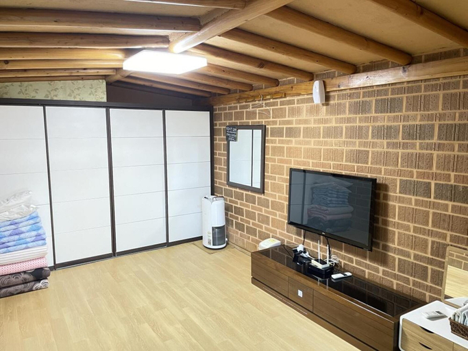 Others 5, Sokcho Haeoleumhouse, Sokcho