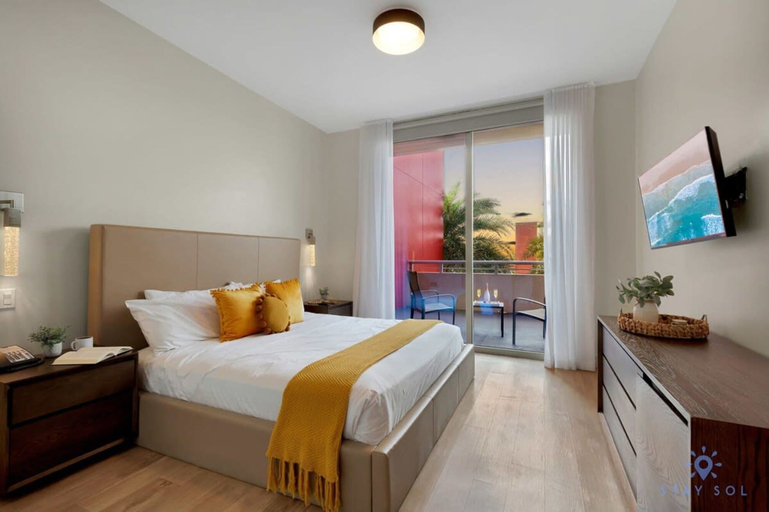 Room 4, Modern Resort Terrace- Up To 6 Near Beach, Broward