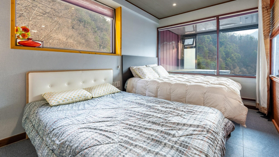 Bedroom 3, Gapyeong Poin Poolvilla Pension, Gapyeong