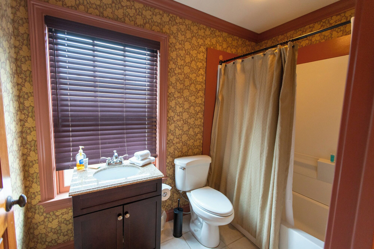 Others 5, Howard's Creek Inn, Greenbrier