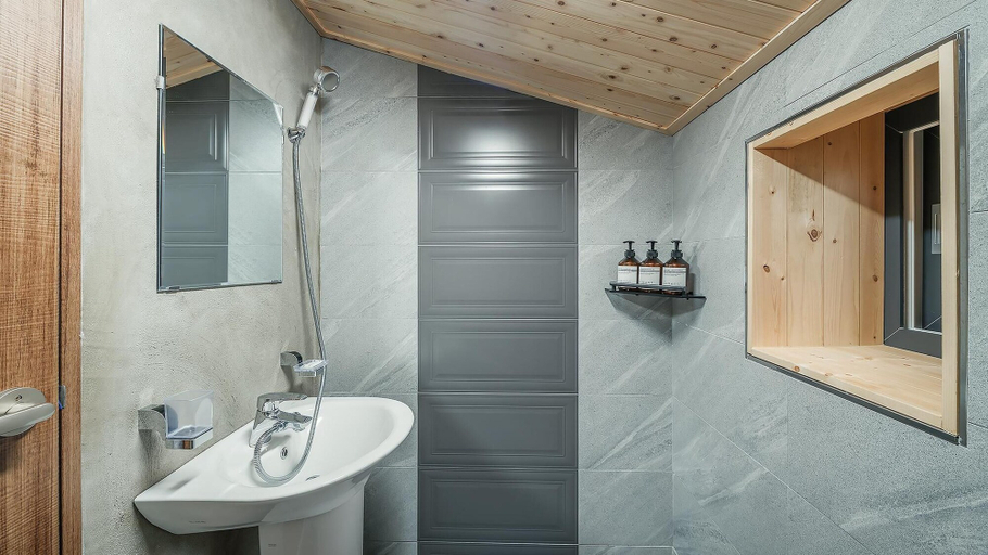Bathroom 4, Pyeongdae Moons Stay Pension, Jeju