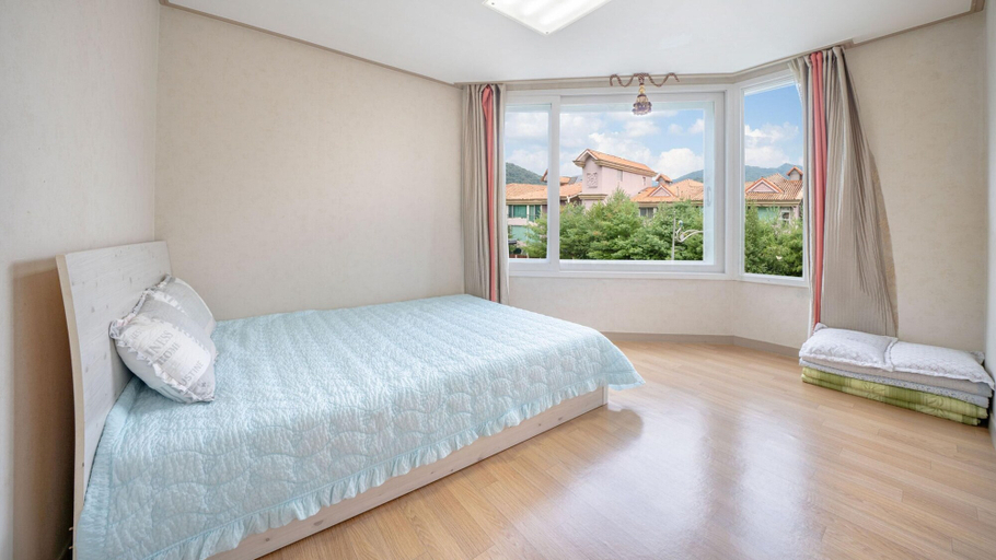 Bedroom 3, Gapyeong Applerotgi Pension, Gapyeong