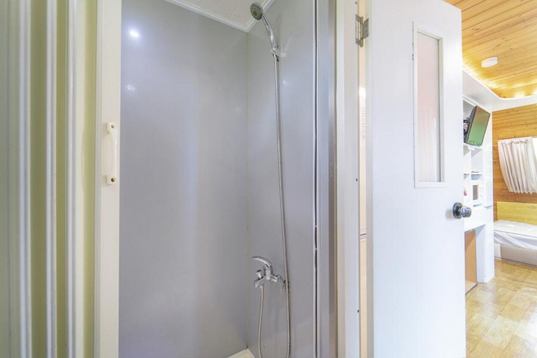 Bathroom 3, Gapyeong Karabankaempingnongwon, Gapyeong