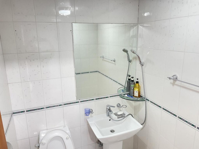 Bathroom 4, Sokcho Haeoleumhouse, Sokcho