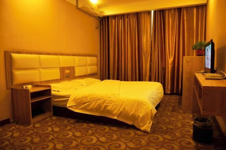 Bedroom 3, Huashan Hualong Hotel, Weinan