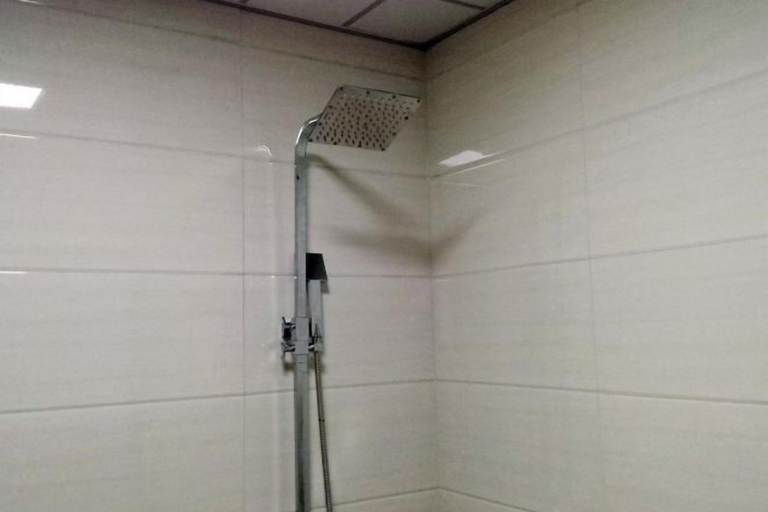 Bathroom 4, Youyichun Business Hotel, Shijiazhuang
