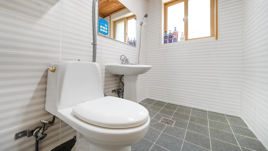 Bathroom 4, Paju Sugavill Agyeon Dongban Pension, Paju