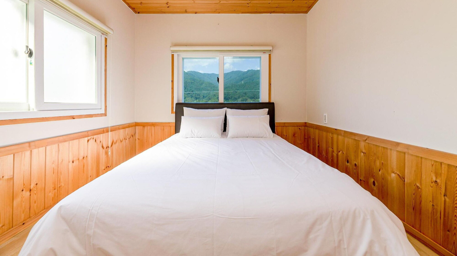 Bedroom 3, Gapyeong Myeonyeokgongbang Private Villa, Gapyeong