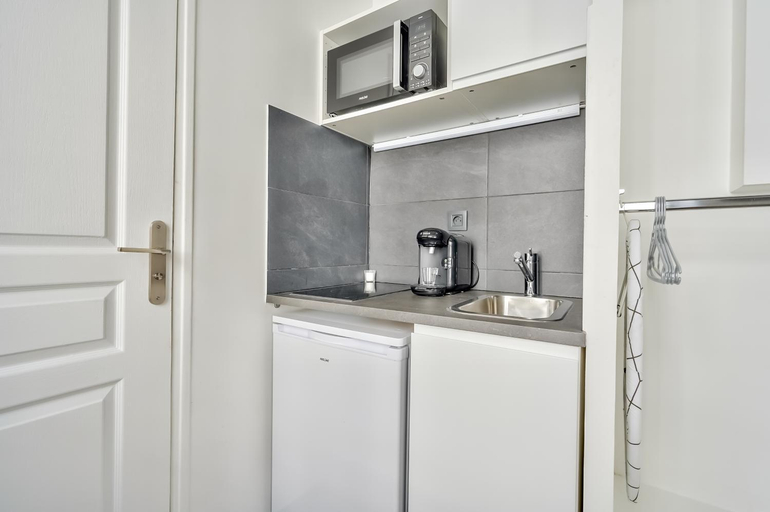 Others 2, Cute Mezzanine Studio in the Heart of Paris (2M), Paris