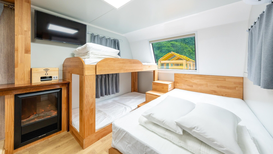 Bedroom, Pocheon Hanadulset pet Caravan, Cheorwon
