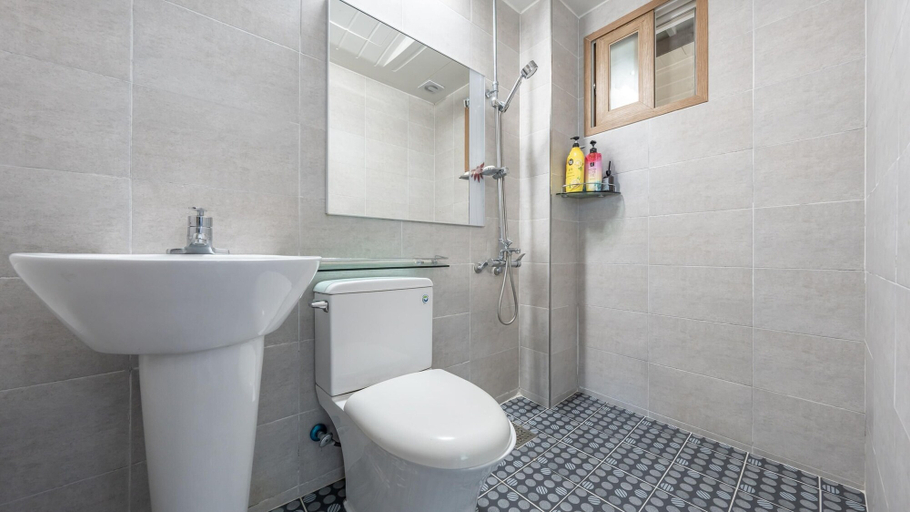 Bathroom 4, Yeosu Eoneumeosjinnal Pension, Yeosu