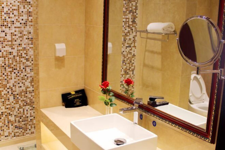 Bathroom 5, Aohua International Hot Spring Hotel, Linyi