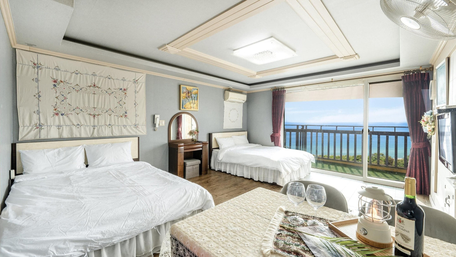 Bedroom 3, Ganghwa Badatgashimteo Pension, Ganghwa
