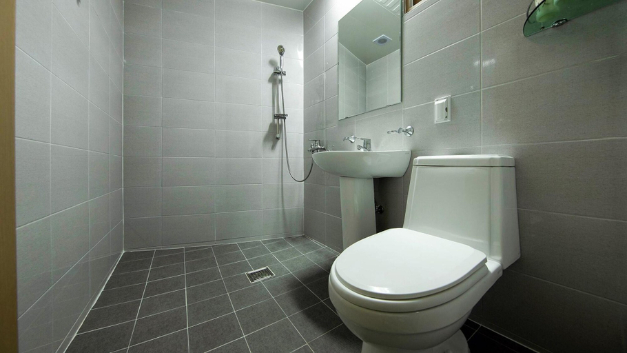 Bathroom 3, Samcheok Haega Pension, Samcheok