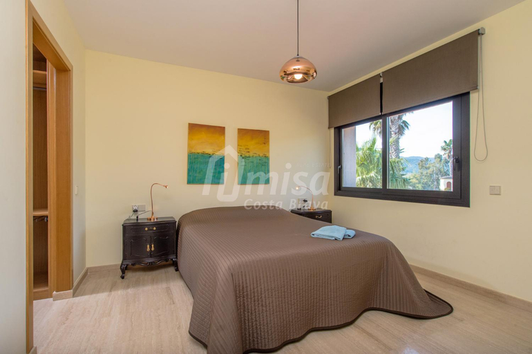 Bedroom 3, Oasis House, Girona