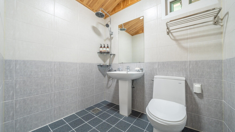 Bathroom 4, Yeosu Arum Oceanview Whole House Pension, Yeosu