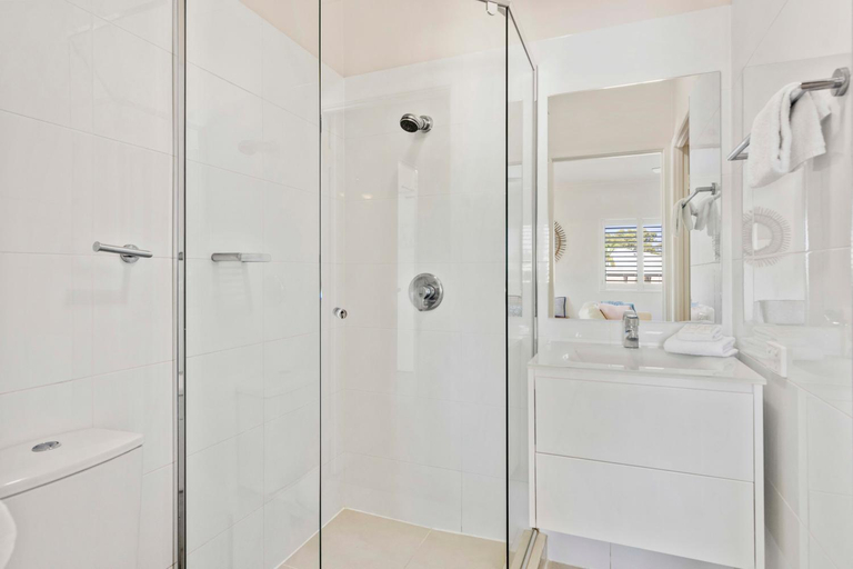 Bathroom, Rimini Holiday Apartments, Noosa - Noosa-Noosaville