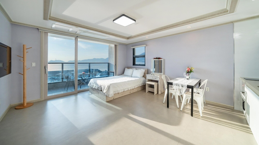 Bedroom 3, Yeosu Wayo Ocean View Pension, Yeosu