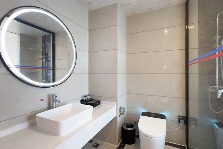 Bathroom 3, man'zhouguo'ji'jiu'dian（anhuaxiyuejiudian), Yiyang
